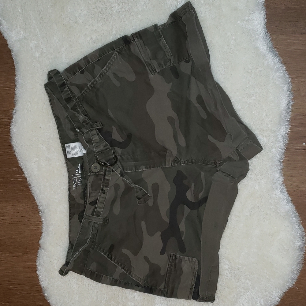 Womans Shorts Size 14